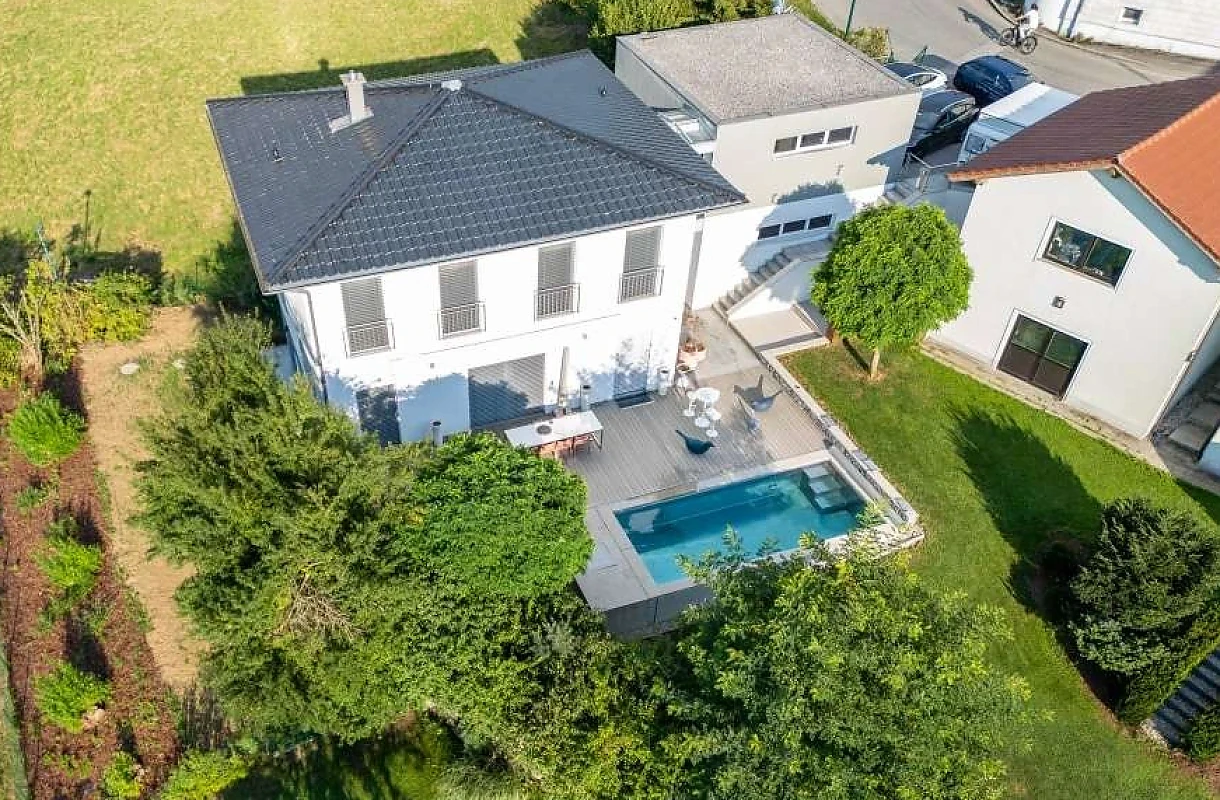 Hochwertiges Anwesen mit Pool, Sauna & Einliegerbereich
